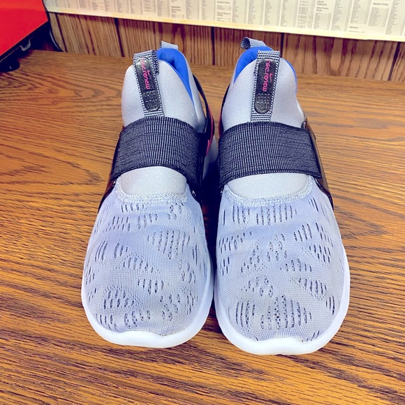 COPY - Nike Womens 8.5 Renew Freedom Running Shoes Sneakers Purple Slip On AA74… - Picture 2 of 5